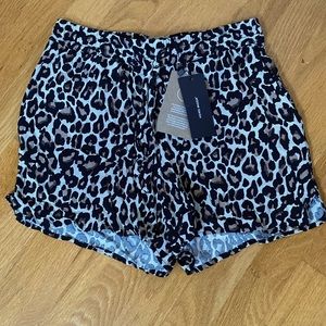 NWT Vero Moda leopard shorts XS